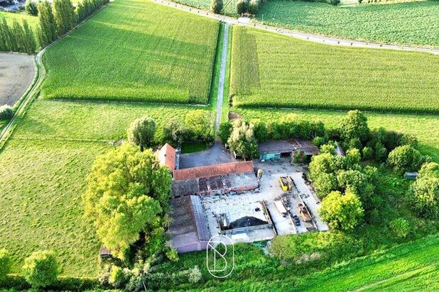 PRACHTIG en GOEDGELEGEN HOEVE op 2,25 HECTARE (mooie toegangsdreef en prachtig zicht!)