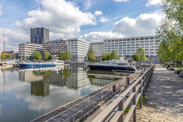 Appartement aan het MAS met vele mogelijkheden.