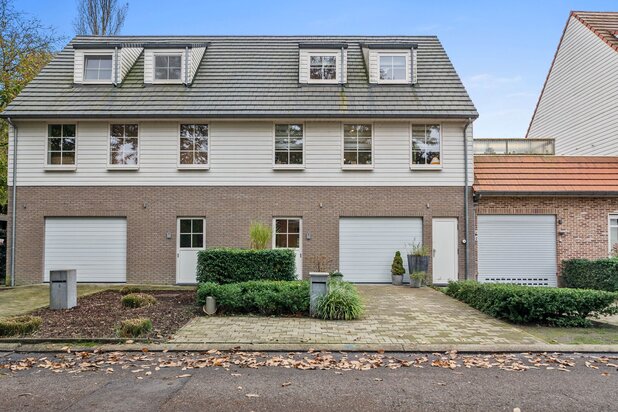 Perfect onderhouden kwalitatief afgewerkte woning op een rustige locatie vlakbij het centrum.