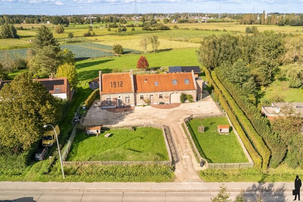 Unieke hoeve met tal van mogelijkheden op 14.853 m² te Lier.