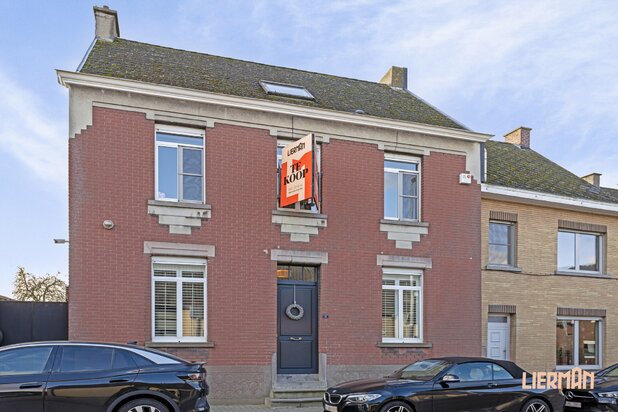 Prachtig gerenoveerde burgerwoning met 4 SLK en bijgebouw