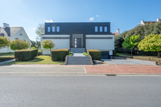 Appartement exceptionnel avec jardin au coeur du Zoute à quelques pas de la digue piétonne