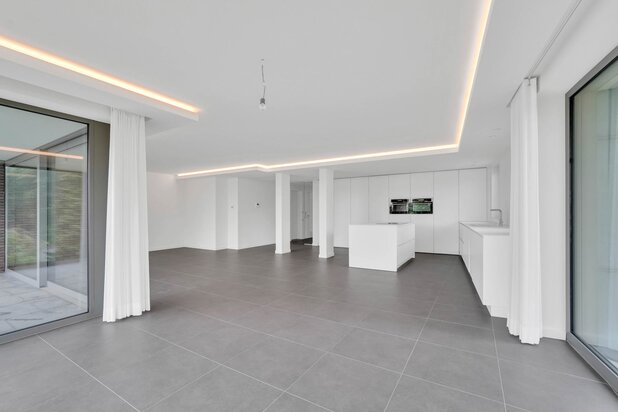 LUXEAPPARTEMENT (147m2) MET 2 SLK + 2 AUTOSTANDPL. TE GENK