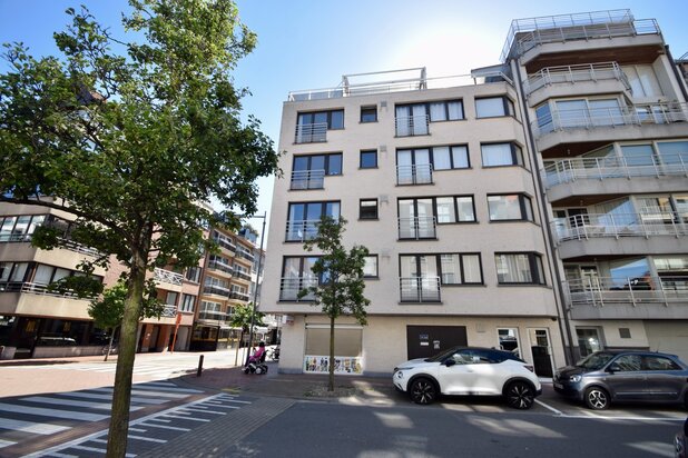 Lichtrijk gemeubeld hoekappartement gelegen in het centrum van Knokke op wandelafstand van de Zeedijk.