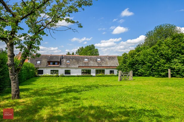 Instapklaar en volledig gerestaureerd villa-landhuis