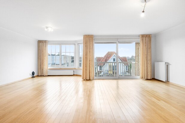 Mooi en zonnig 3 slaapkamer appartement in een recente residentie gelegen vlakbij het Zegemeer met open zicht op de villa's.