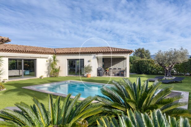 Villa for sale in a quiet hamlet near Le Plan de la Tour