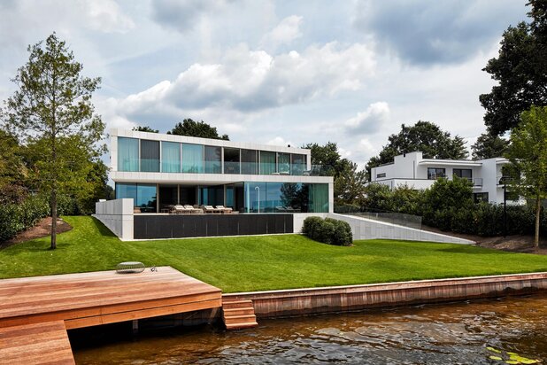 Unieke high-end villa aan het privé-meer Miramar te Mol / Dessel.