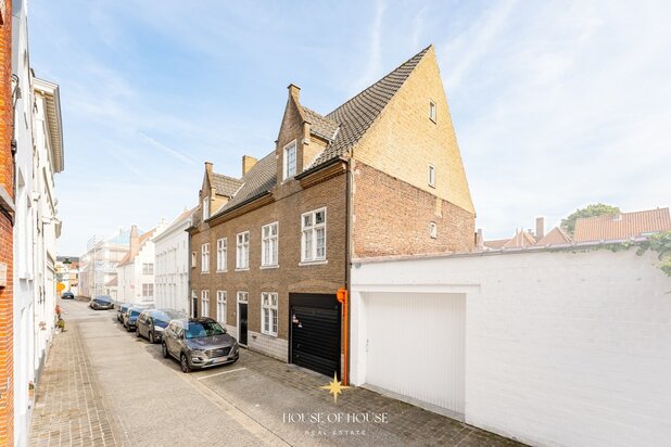 Maison de ville spacieuse avec garage et jardin de ville orienté au sud