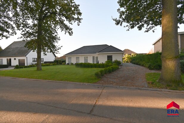 Ruime bungalow woning nabij het Kasteel van Lovendegem!