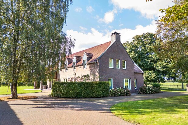 Villa for sale at Koningsbosch with reference 19108531444