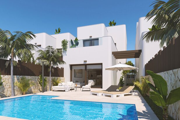 Modern villas at walking distance to Mil Palmeras beach