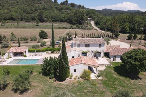 Magnificent property with guest house for sale in Lauris