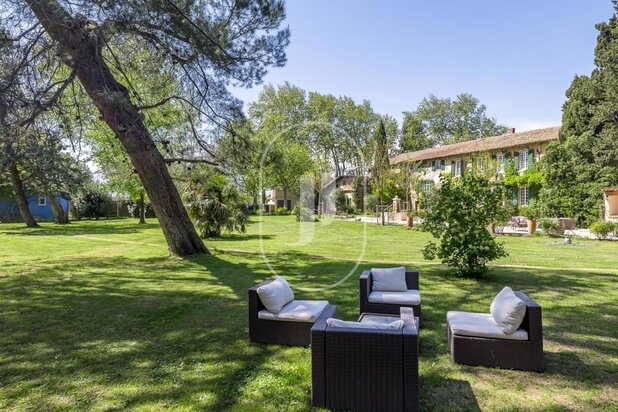 Magnificent estate with its mas, annexes, and pools for sale in Avignon, Vaucluse.