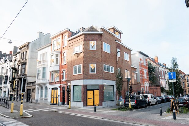 Prachtig hoekpand met 3 appartementen en handelspand in Gent