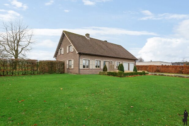 Vrijstaande woning op een perceel van maar liefst 3.890 m² te Essen!