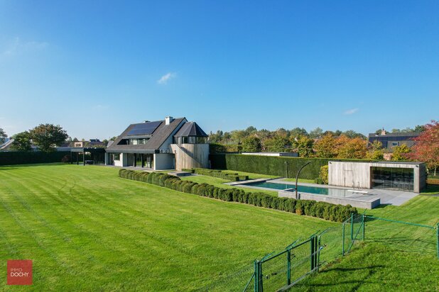 Instapklaar villa-landhuis met uniek groen landschap op 10min van Kortrijk