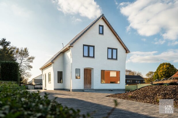 Charmant gerenoveerde gezinswoning in Lanaken!