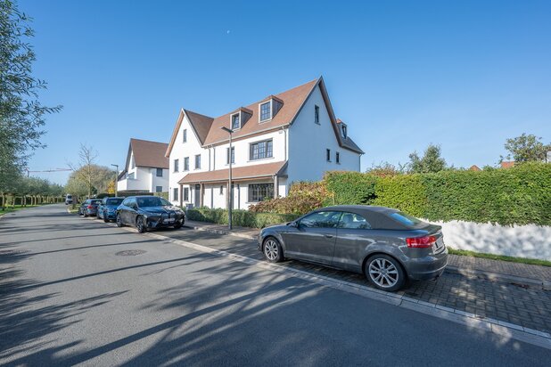 Magnifieke koppelvilla heel rustig gelegen in Duinenwater, vlakbij het meer en het centrum van Knokke.