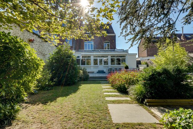 Maison bourgeoise 6 chambres, jardin et garage à Tournai !