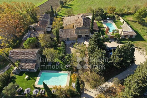 Stenen landgoed met panoramisch uitzicht te koop in l'Isle sur la Sorgue