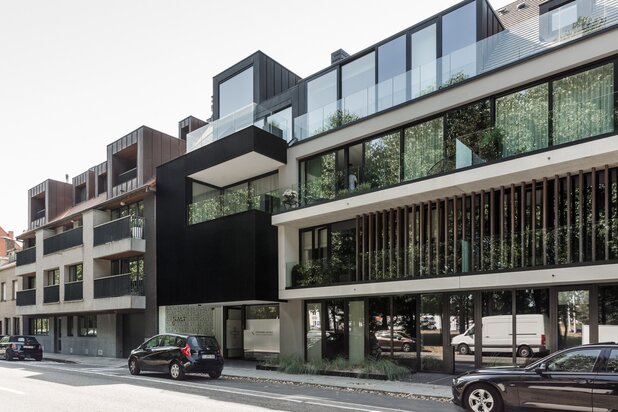 Luxueus en duurzaam appartementsgebouw gelegen aan de Knokkestraat in Heist.