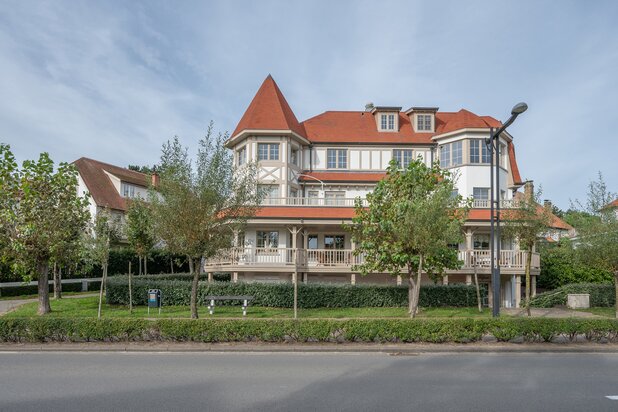 Appartement d'angle ensoleillé avec terrasse, situé dans l'une des résidences les plus prestigieuses...