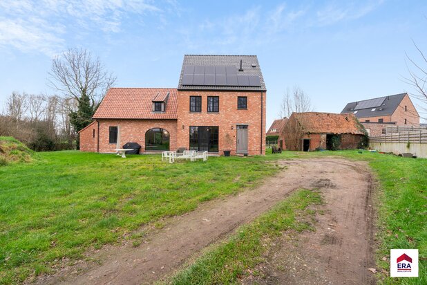 Prachtige Villa te Aalter met 7 Slaapkamers op 1.605 m²!