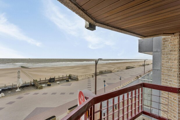 Apartment with frontal sea view for sale in Knokke