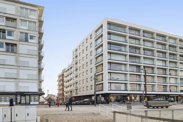  Apartment in the Zoute with lateral sea view