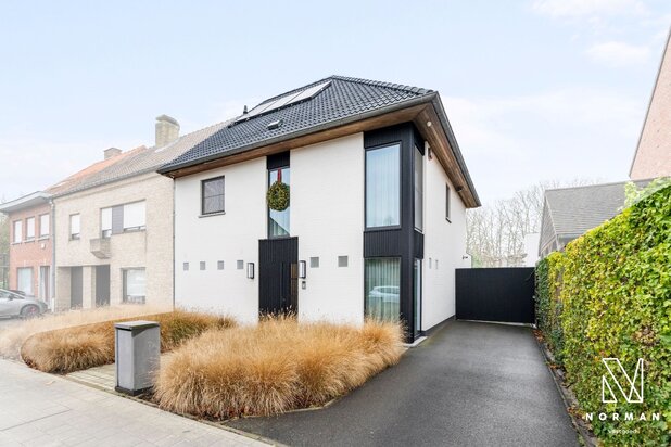 Uitzonderlijke woning nabij het centrum van Kuurne met tuin, 5-6 slks en dubbele garage.