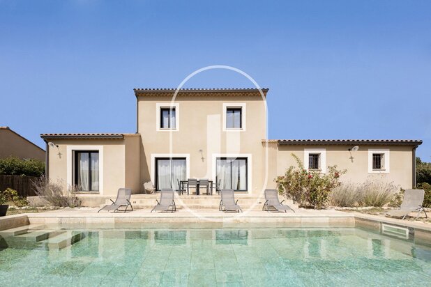 Recent villa for sale in St Saturnin les Apt