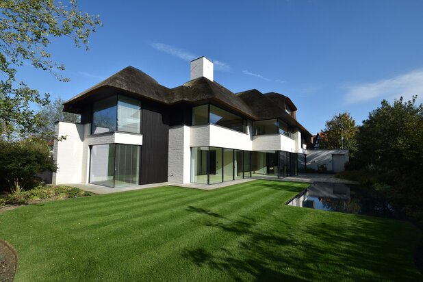 Nouvelle villa, style contemporain, sur un terrain de 1151m²...