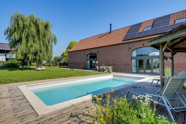 Renovated square farmhouse with pool in Pays des Collines