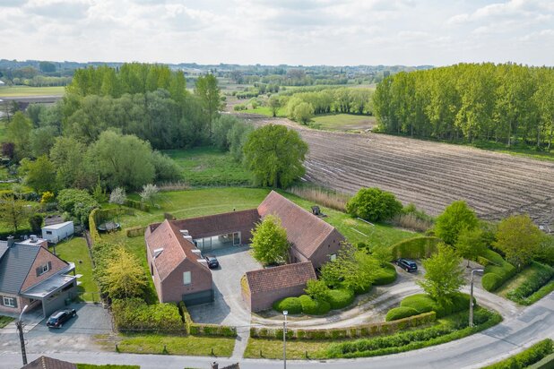 Ready-to-use, energy-efficient square farmhouse in Lebbeke!