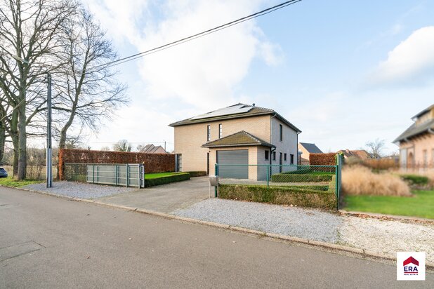 Ruime en kwalitatief afgewerkte villa in het groen in Genk