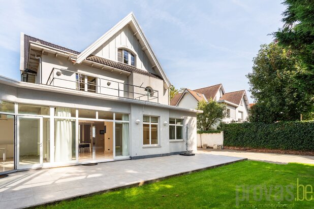 SPACIOUS VILLA OF APPROX. 533 M² NEAR PARK DEN BRANDT