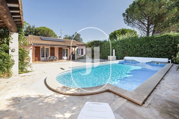 - EXCLUSIVE - Beautiful villa for sale in Saint-Rémy-de-Provence, with swimming pool and close to the center