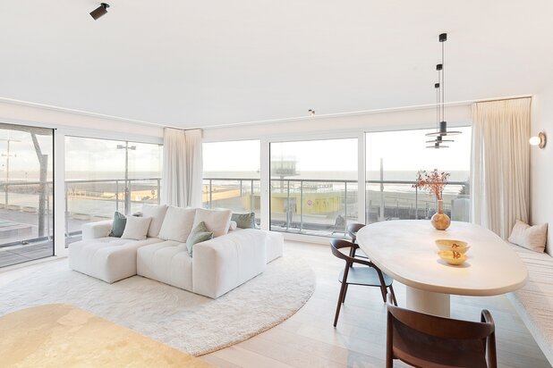 Magnifique appartement de coin rénové avec vue mer