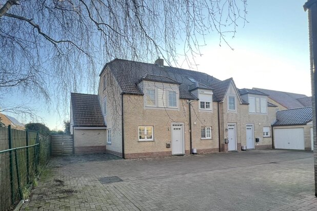 Instapklare 3-gevels woning met zonnige tuin 