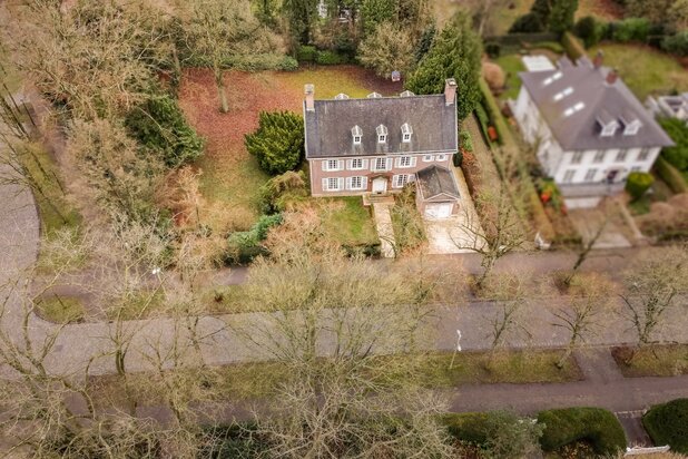 Villa met bouwgronden op residentiële toplocatie!