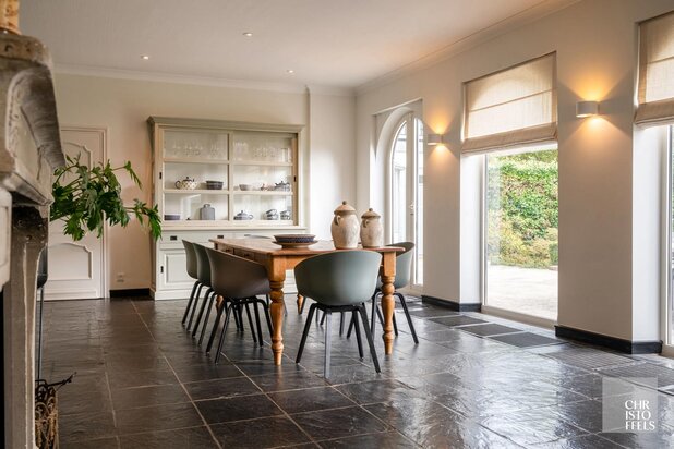 Standingvolle riante villa met kantoren/praktijk en parktuin van 1.906m²! 