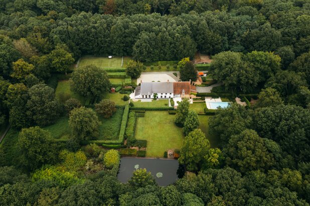 Maison unique avec piscine, tennis et logement de gardien