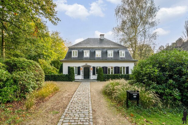 Prachtig gerenoveerde Franse villa op ca. 1.088 m² grond, middenin villawijk Vriesdonk