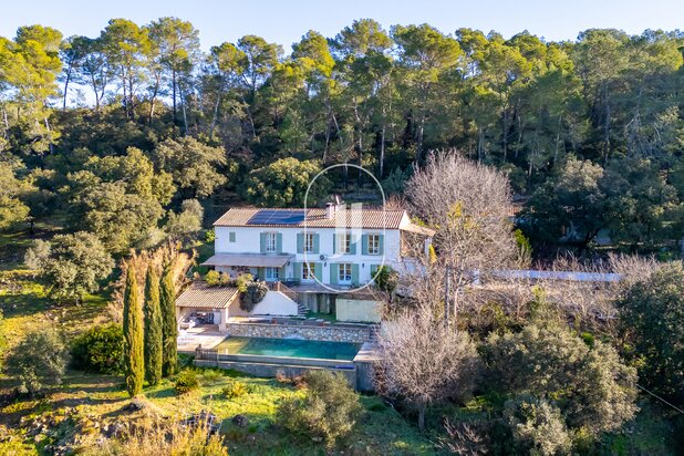 Beautiful villa in the vineyards for sale in Lorgues