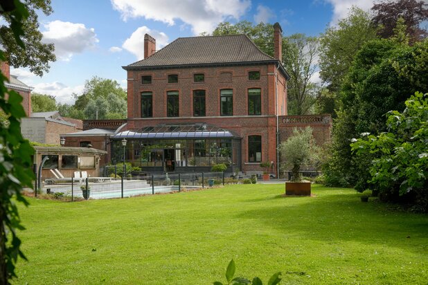 Impressionnante maison de maître avec vue sur parc