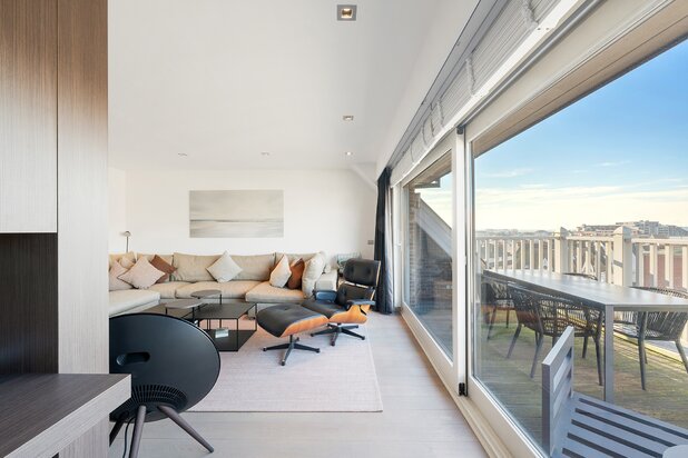 Appartement duplex spacieux dans un immeuble récent [Koningslaan].