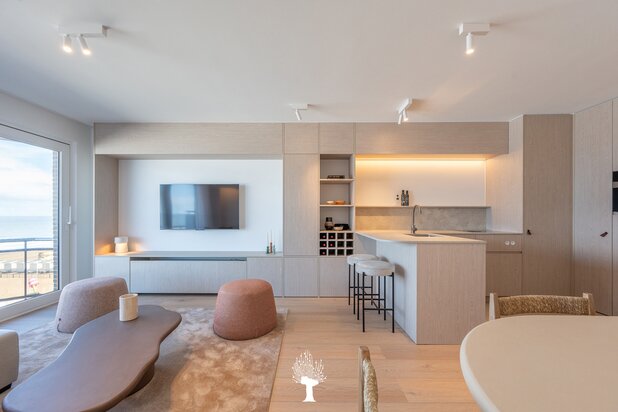 Magnifique appartement rénové et meublé sur la digue du Zoute....