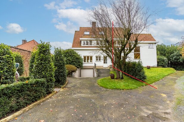 Lichtrijke woning met vier slaapkamers en tuin te Wondelgem