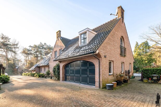  Villa op 1.750 m² grond gelegen in de villawijk van Poppel.